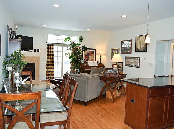 3rd image of 1329 W Loyola Ave APT 2C