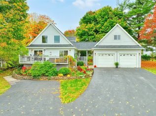 7101 Overlook Dr, Sodus Pt, NY 14555