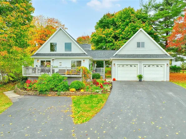 7101 Overlook Dr, Sodus Pt, NY 14555