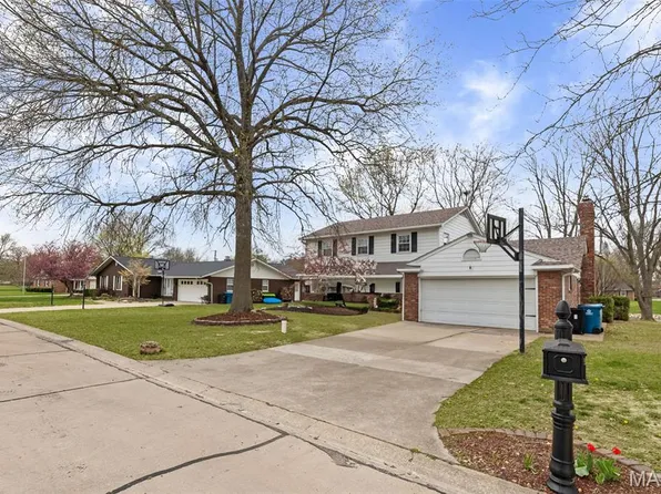 604 Porpoise Dr, Highland, IL 62249