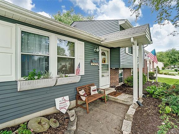 2nd image of 102 Waldwick Farm Cir