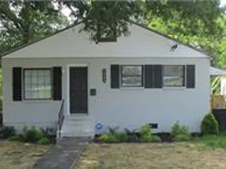 1946 Greene St — Photo 2