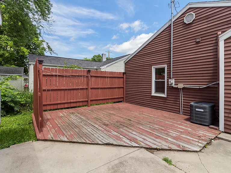 3485 Hargrove St — Photo 24