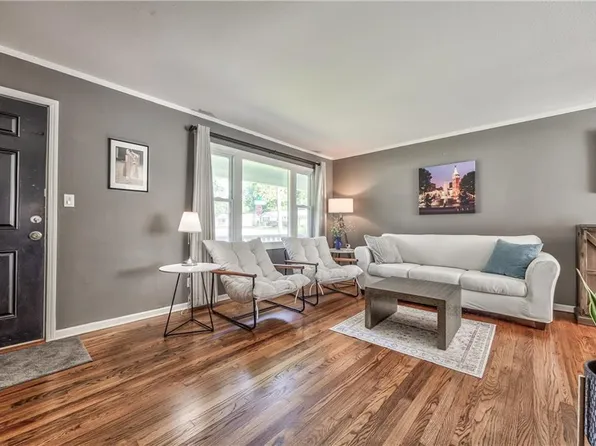 7101 Maple St, Overland Park, KS 66204