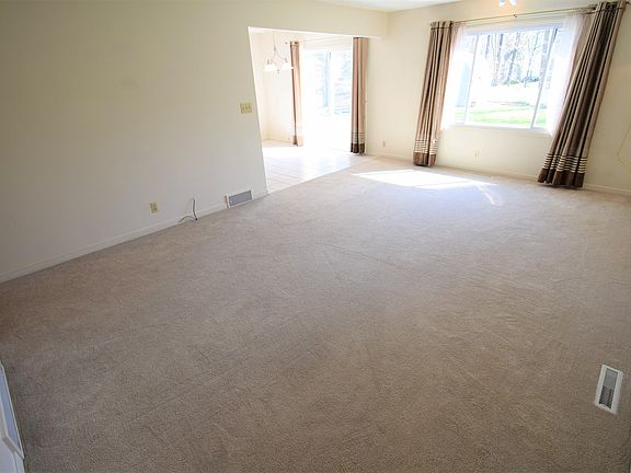 5th image of 2030 N Lynn St