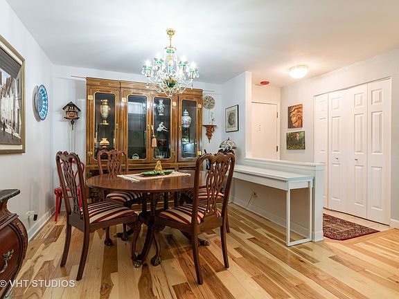 3rd image of 250 W Parliament Pl APT 214