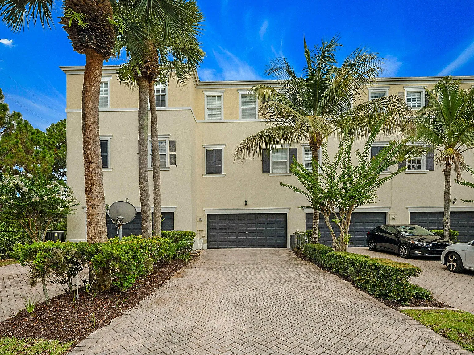 2 bed, 2.5 bath, 1597 sqft, $2,950 — Photo 2