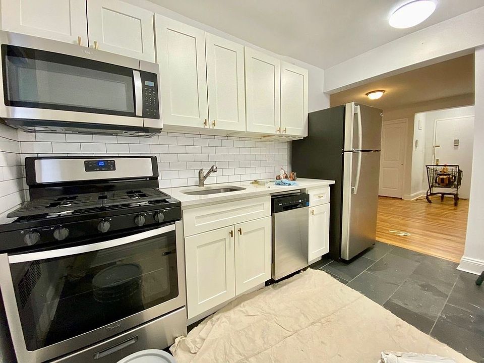 1st image of 200 E 17th St APT 3