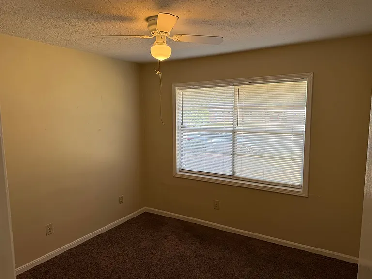 410 Columbia Dr — Photo 10