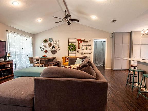 4th image of 2509 San Diego Dr