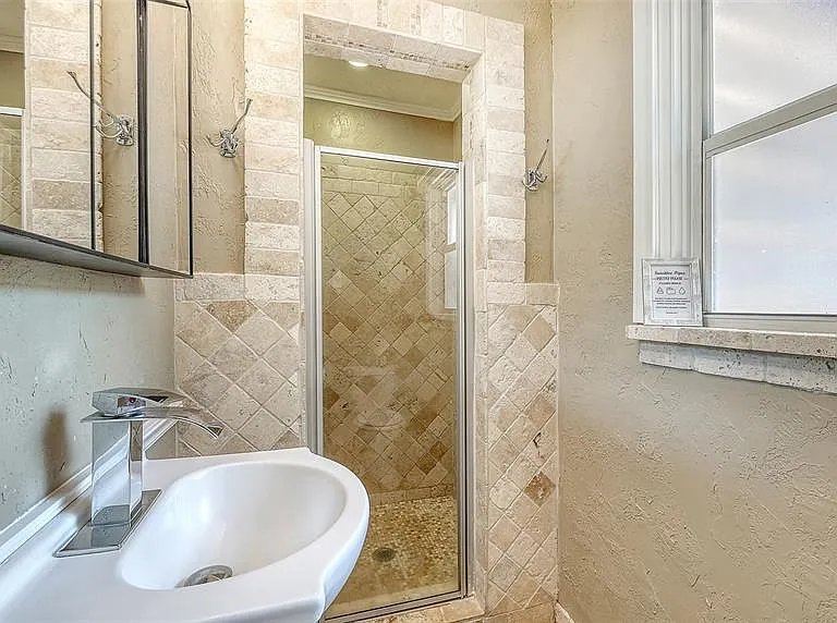1127 S Osprey Ave — Photo 38