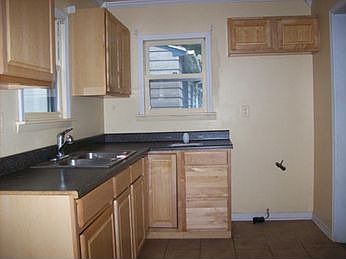 2nd image of 2124 Roseland Ave