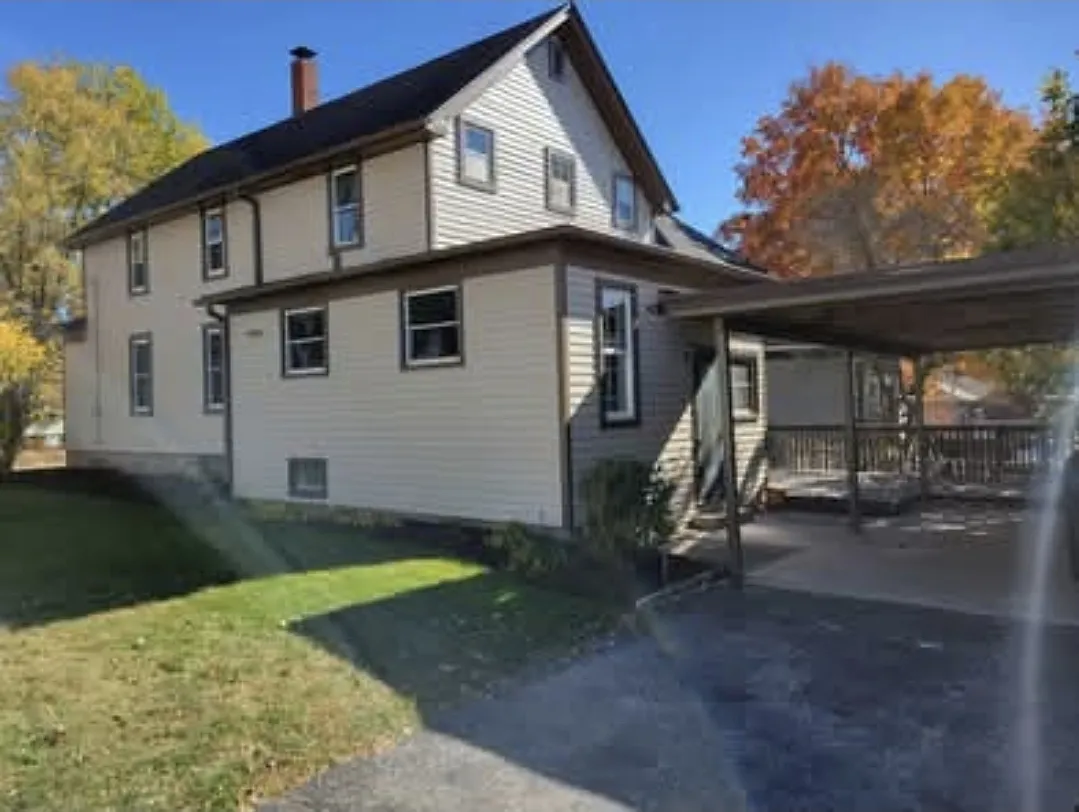 3 bed, 1800 sqft, $2,200 — Photo 3