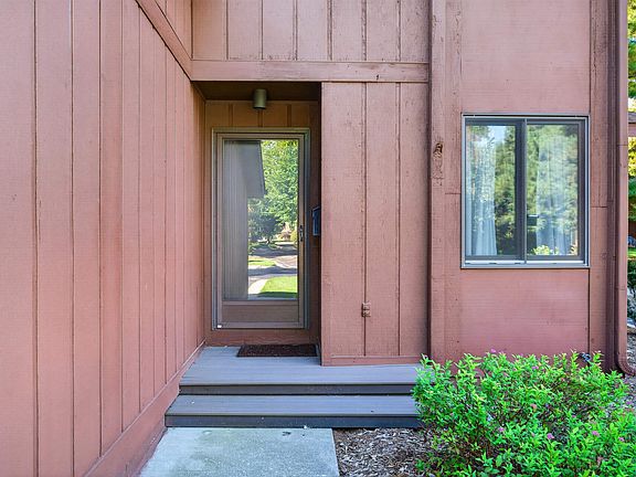 3rd image of 4901 Grandview Cir