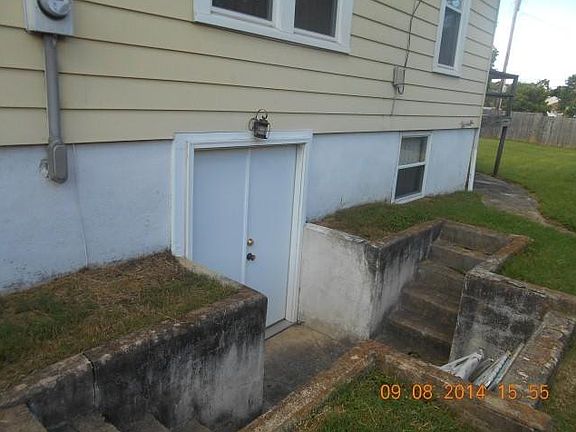 5th image of 912 Hillcrest Dr