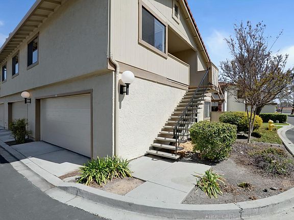 3rd image of 411 Colony Cove Dr