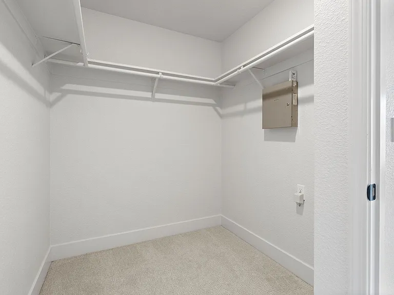 527 Scudero Cir — Photo 26