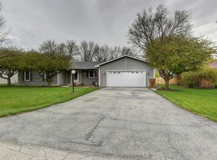 2406 Rolling Acres Dr, Champaign, IL