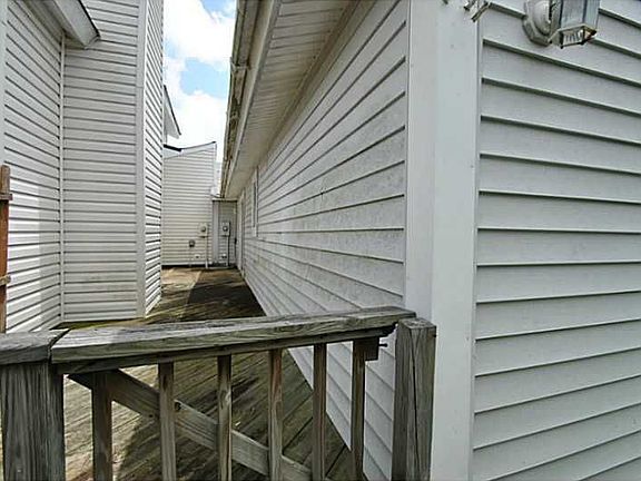 4th image of 3208 Tiverton Dr