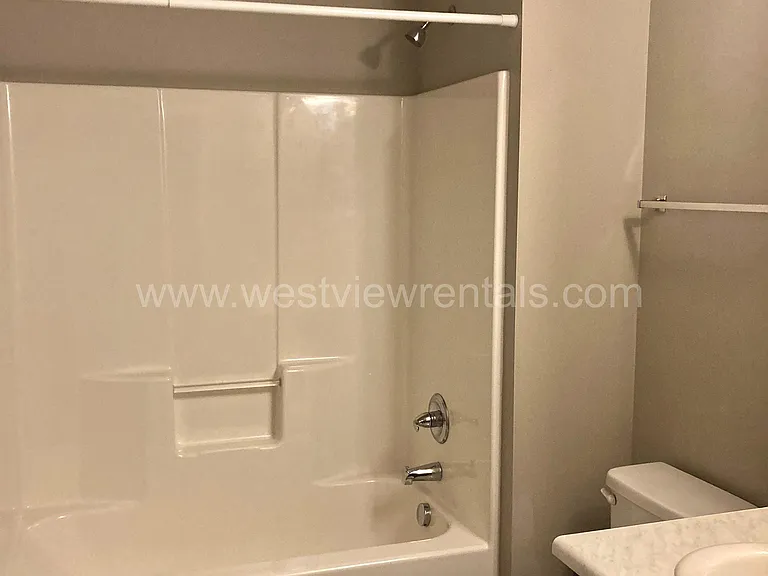 203 E Laurel St — Photo 272