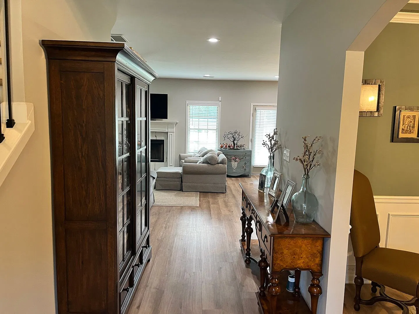 Wow! Stunning 5 bedroom 3 bedroom home in Forsyth! Must See! — Photo 2