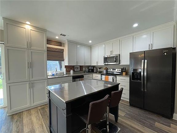 4th image of 60318 Cerise Dr