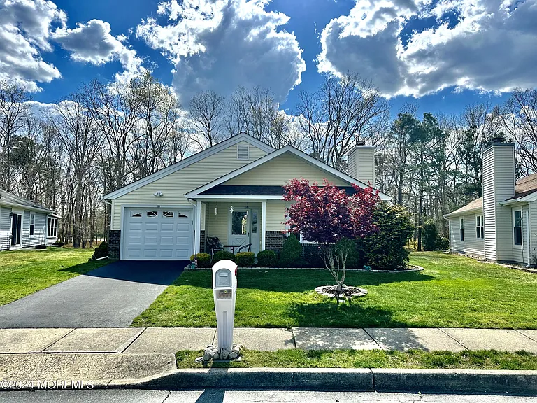 21 Dogwood Dr — Photo 1