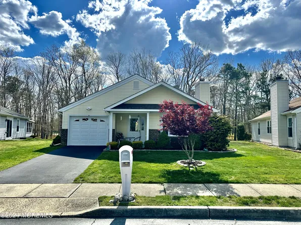 21 Dogwood Dr, Barnegat, NJ 08005