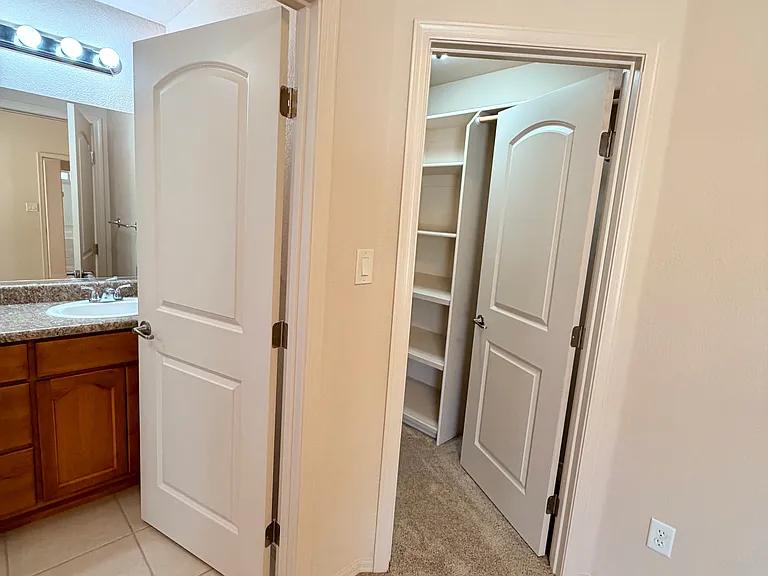 10837 S Madero St — Photo 10