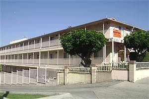 1st image of 223 E Hyde Park Blvd APT 11