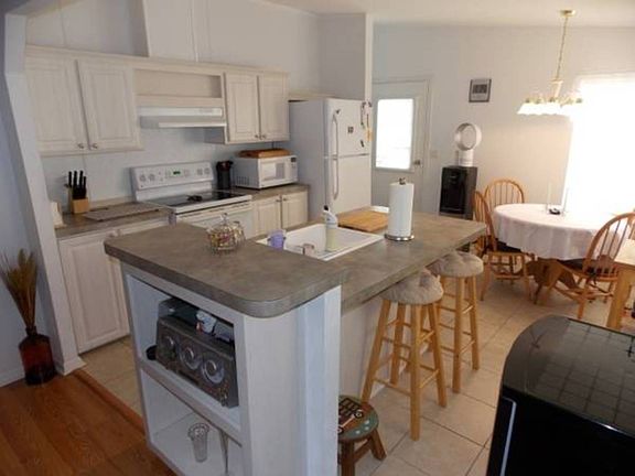 3rd image of 1741 Sugar Pine Ave