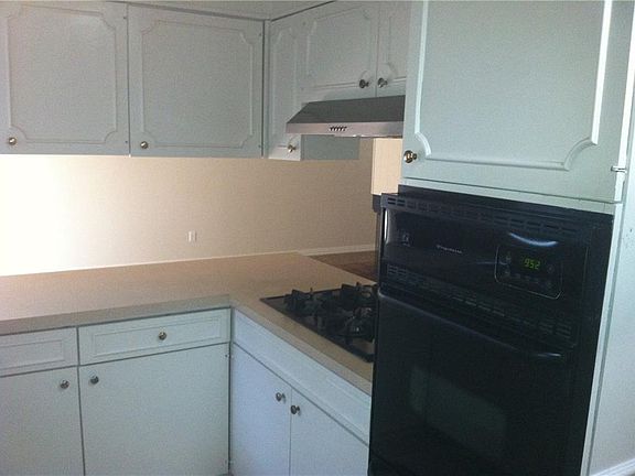 4th image of 2708 Hollywood Dr