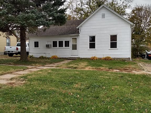 2nd image of 207 W Oak St