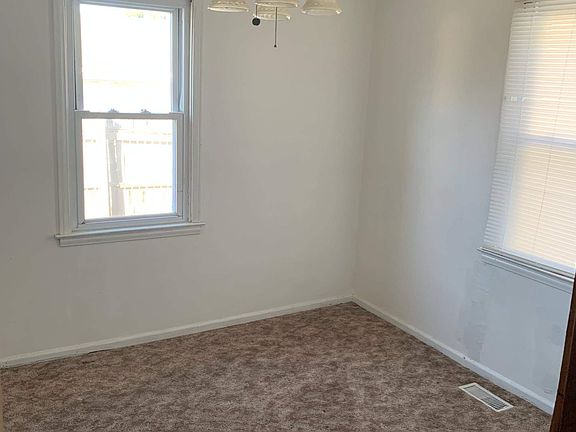 3rd image of 2512 Lynnwood Ave
