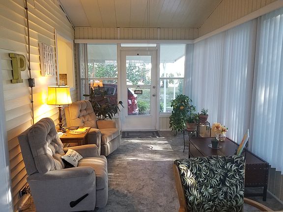 2nd image of 24 Venetian Pkwy