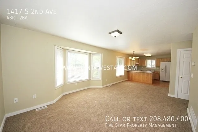 Spacious Home in University Area! — Photo 2