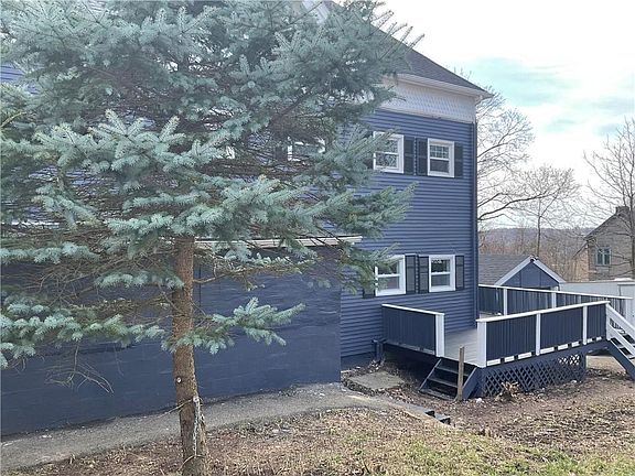 3rd image of 1319 Everett St