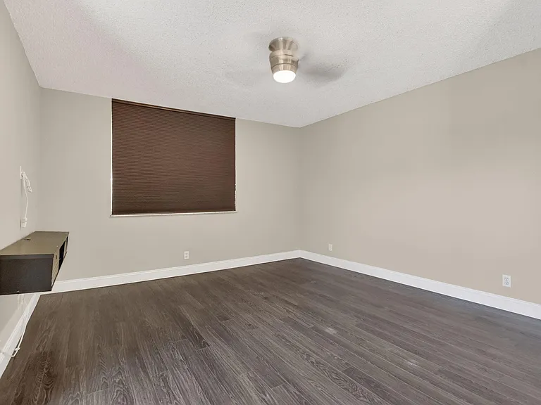 8099 Severn Dr #D — Photo 27