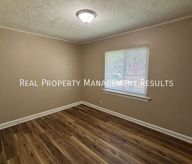 1500 S Harlan Ave #B — Photo 6
