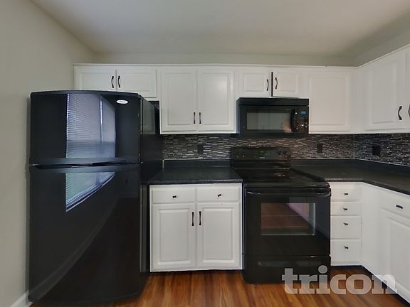 4th image of 284 Woodfield Dr