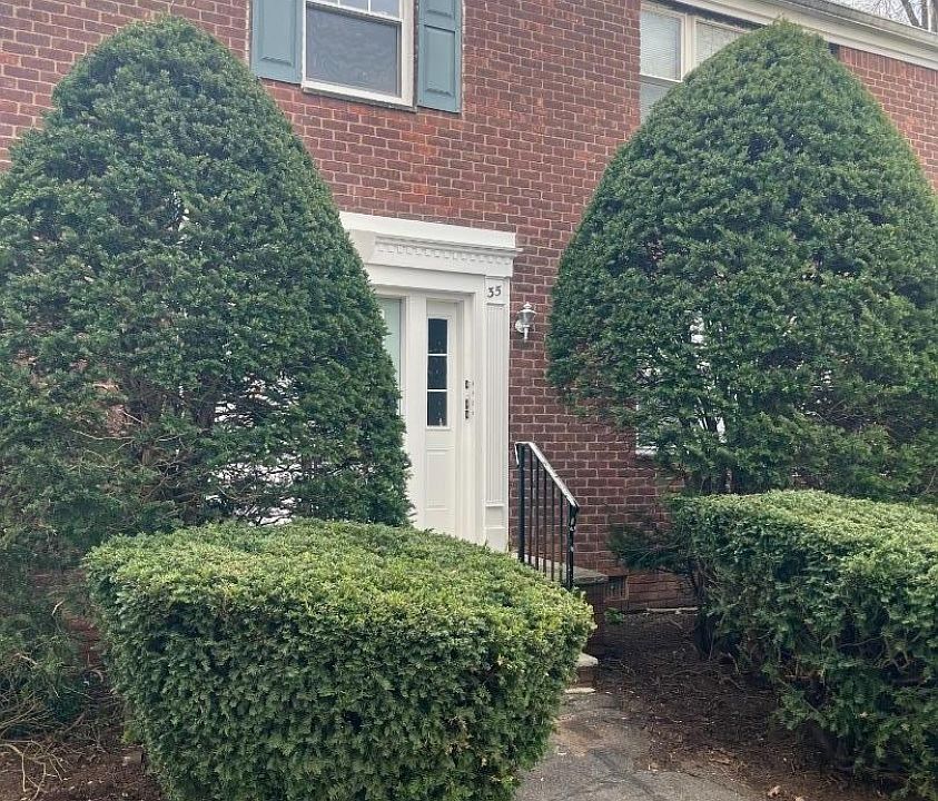 1st image of 935 Broad St #35B
