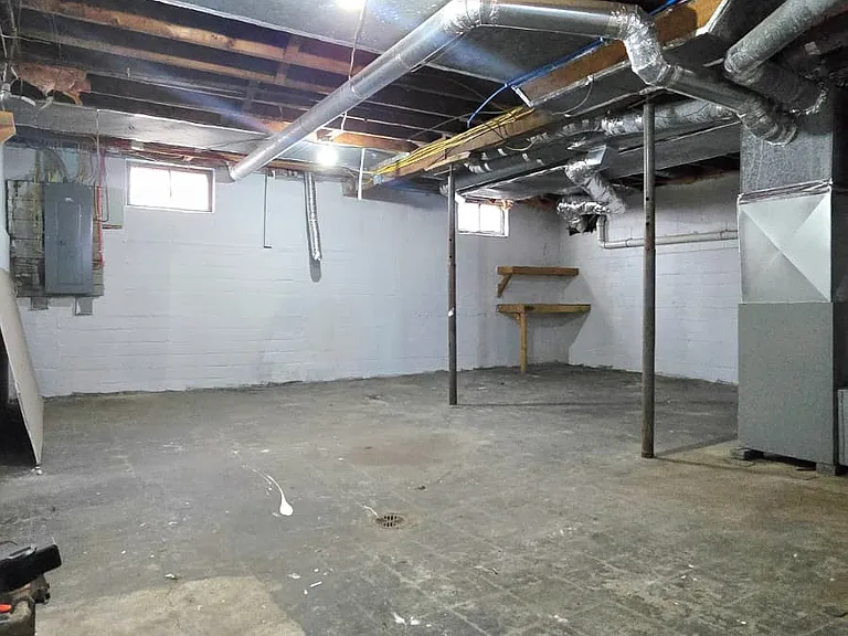 725 Dickson St — Photo 23