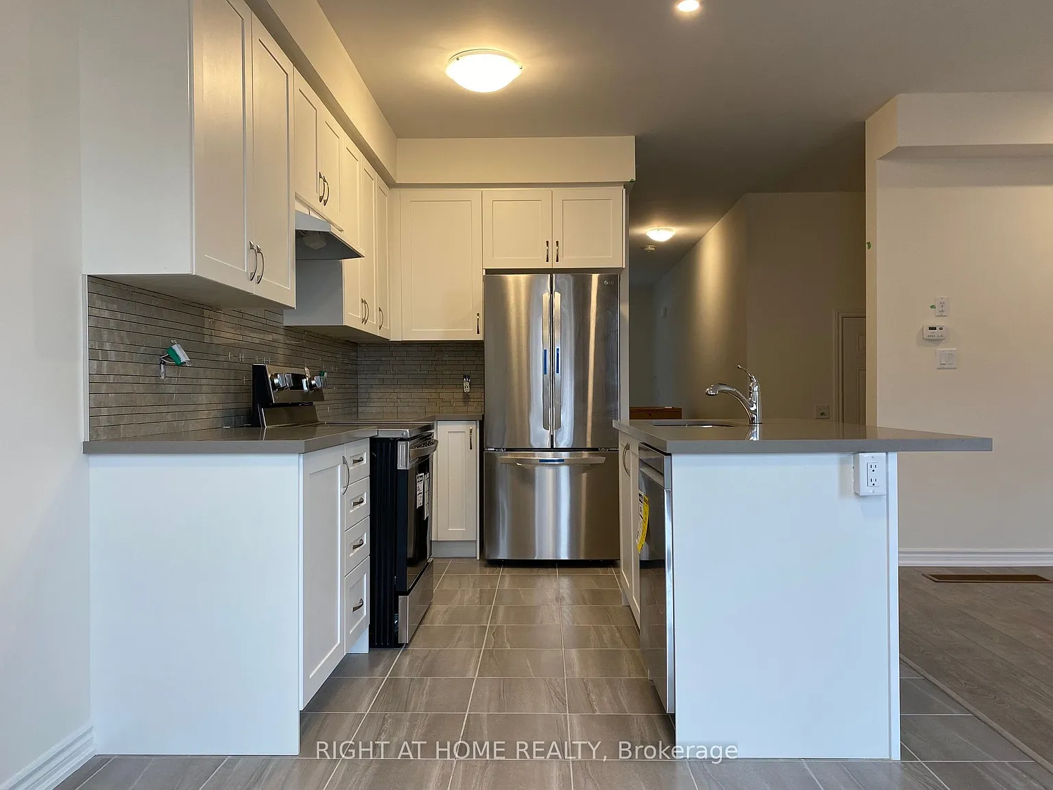 3 bed, $2,700 — Photo 1
