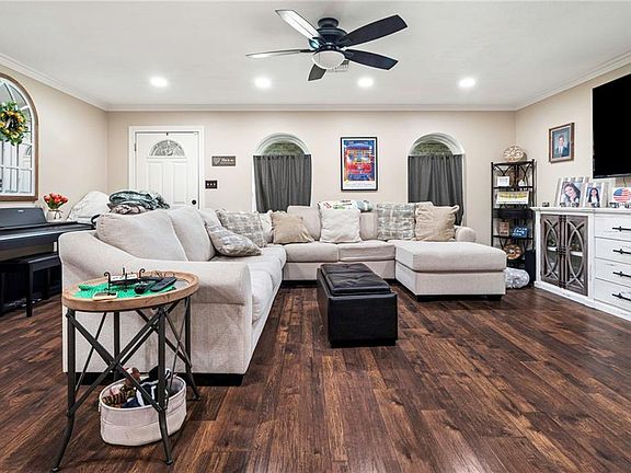 4th image of 3913 Delery Dr