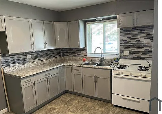 3 bed, 1050 sqft — Photo 4