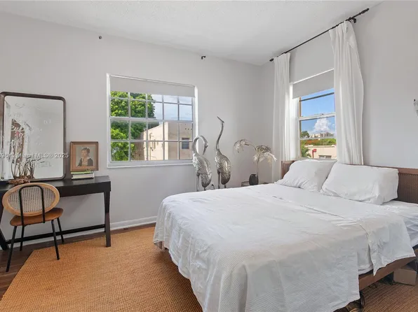 1043 NW 2nd St APT 13, Miami, FL 33128