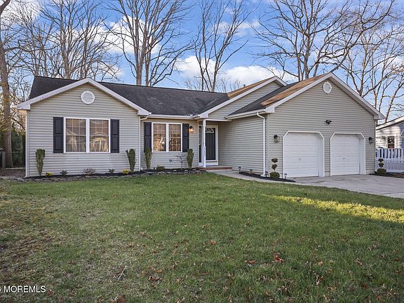 3rd image of 2253 Crestwood Place