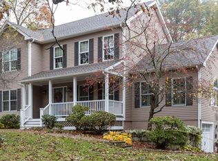 2 Ivanhoe Dr, Lynnfield, MA 01940