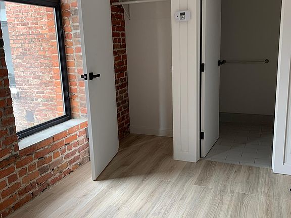 3rd image of 920 Montgomery St #206