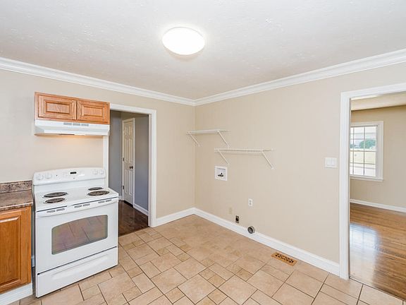 3rd image of 2604 Davenport Rd